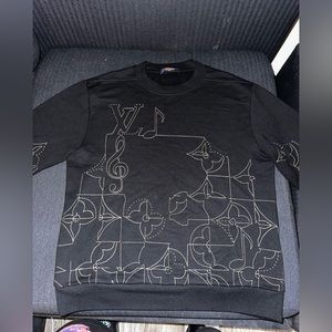 LV MUSIC LINE EMBROIDERED CREWNECK.